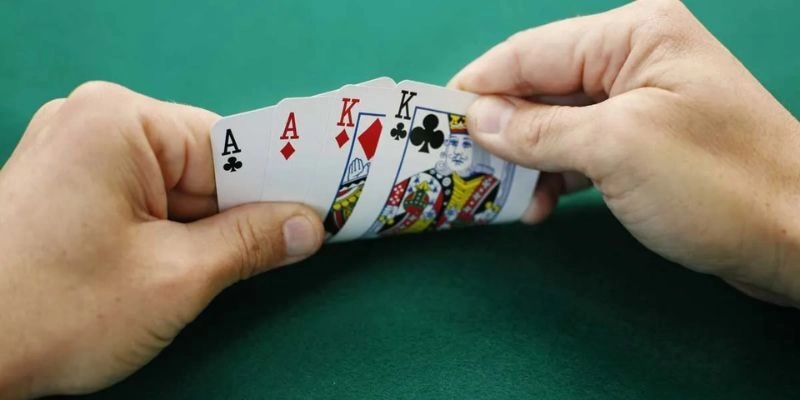 Lưu ý các điều trên khi tham gia Omaha Poker